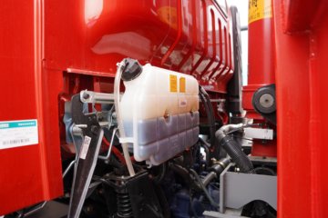 ����HOWO��ʿ 4.1L���� 200���� 4X2 ��ʿ��10�� 3.8���Ű���ж��ͼƬ