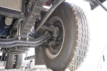 ����HOWO��ʿ 4.1L���� 200���� 4X2 ��ʿ��10�� 3.8���Ű���ж��ͼƬ