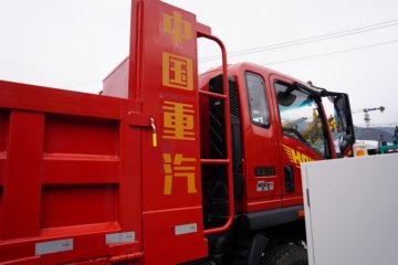 ����HOWO��ʿ 4.1L���� 200���� 4X2 ��ʿ��10�� 3.8���Ű���ж��ͼƬ