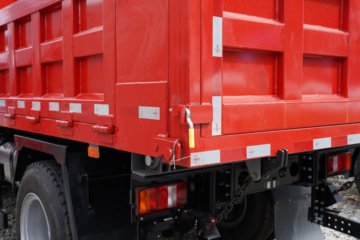 ����HOWO��ʿ 4.1L���� 200���� 4X2 ��ʿ��10�� 3.8���Ű���ж��ͼƬ