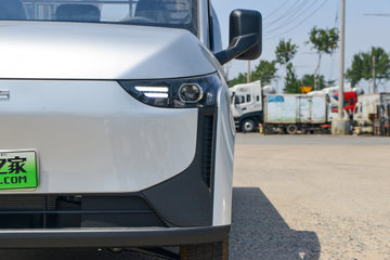 ����������С�� ��Ծ�� 3.355�׵��Ŵ��綯����΢�� ����ʱ��56kWhͼƬ