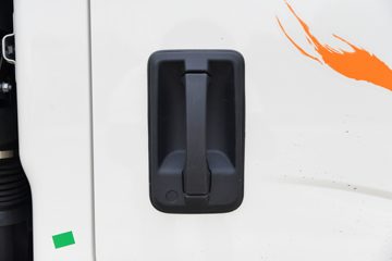 ����ȫ��˳�� ��׼�� 2.5L���� 136���� ������5�� 3.7�׵�����ʽ�ῨͼƬ