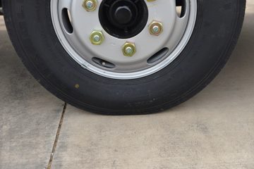 ����ȫ��˳�� ��׼�� 2.5L���� 136���� ������5�� 3.7�׵�����ʽ�ῨͼƬ