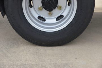 ����ȫ��˳�� ��׼�� 2.5L���� 136���� ������5�� 3.7�׵�����ʽ�ῨͼƬ