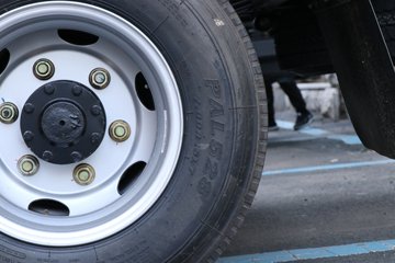 �ɵ�W7 2.5L���� 180���� ��ʿ��8�� 4.18�׵�����ʽ�ῨͼƬ