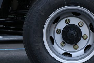 �ɵ�W7 2.5L���� 180���� ��ʿ��8�� 4.18�׵�����ʽ�ῨͼƬ