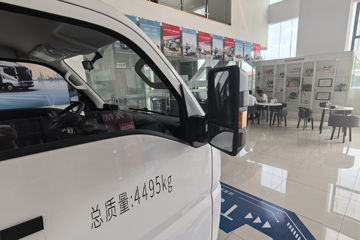���ǵ�T4 �Ƽ��� 3.99�׵��Ŵ��綯�����Ῠ ����62kWhͼƬ