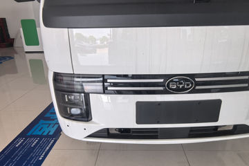 ���ǵ�T4 �Ƽ��� 3.99�׵��Ŵ��綯�����Ῠ ����62kWhͼƬ