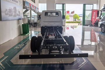 ���ǵ�T4 �Ƽ��� 3.99�׵��Ŵ��綯�����Ῠ ����62kWhͼƬ