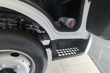 ���ǵ�T4 �Ƽ��� 3.99�׵��Ŵ��綯�����Ῠ ����62kWhͼƬ