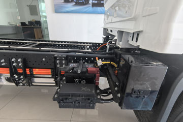 ���ǵ�T4 �Ƽ��� 3.99�׵��Ŵ��綯�����Ῠ ����62kWhͼƬ
