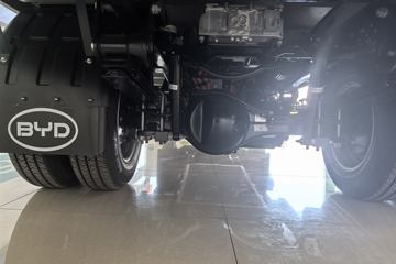 ���ǵ�T4 �Ƽ��� 3.7�׵��Ŵ��綯��ʽ�Ῠ ����62.36kWhͼƬ