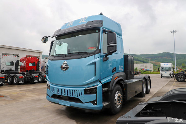 东风柳汽乘龙翼威5 6X4 纯电动牵引车 宁德时代528kWh