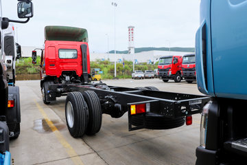 ������������M3V 240���� 4X2 8.3����������ʽ�ػ���ͼƬ