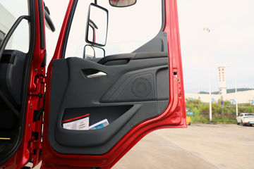 ������������M3V 240���� 4X2 8.3����������ʽ�ػ���ͼƬ