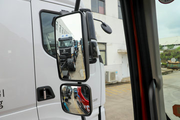 ������������M3V 240���� 4X2 8.3����������ʽ�ػ���ͼƬ