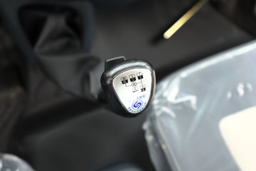 ������������M3V 240���� 4X2 8.3����������ʽ�ػ���ͼƬ