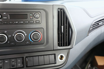 ������������M3V 240���� 4X2 8.3����������ʽ�ػ���ͼƬ