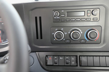 ������������M3V 240���� 4X2 8.3����������ʽ�ػ���ͼƬ