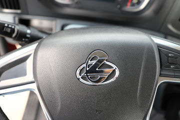 ������������M3V 240���� 4X2 8.3����������ʽ�ػ���ͼƬ