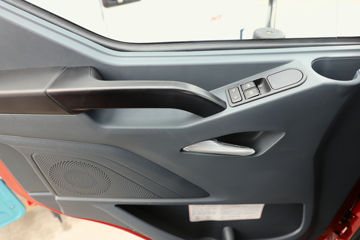 ������������M3V 240���� 4X2 8.3����������ʽ�ػ���ͼƬ