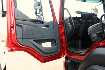 ������������M3V 240���� 4X2 8.3����������ʽ�ػ���ͼƬ