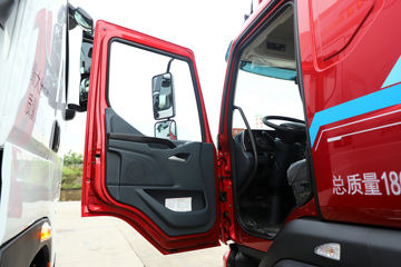 ������������M3V 240���� 4X2 8.3����������ʽ�ػ���ͼƬ