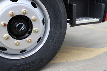 ������������M3V 240���� 4X2 8.3����������ʽ�ػ���ͼƬ