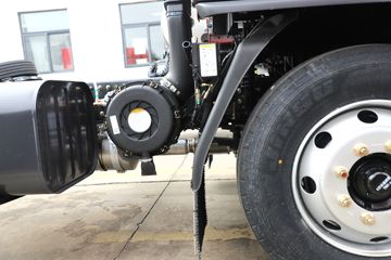 ������������M3V 240���� 4X2 8.3����������ʽ�ػ���ͼƬ