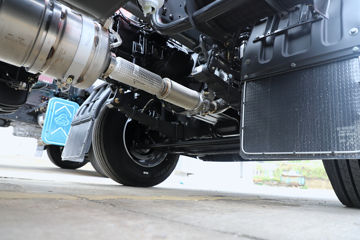������������M3V 240���� 4X2 8.3����������ʽ�ػ���ͼƬ
