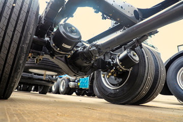������������M3V 240���� 4X2 8.3����������ʽ�ػ���ͼƬ