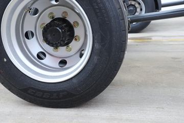 ������������M3V 240���� 4X2 8.3����������ʽ�ػ���ͼƬ