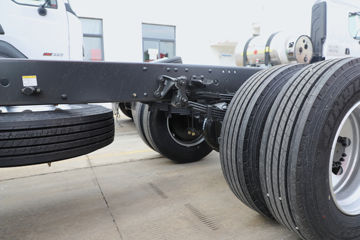 ������������M3V 240���� 4X2 8.3����������ʽ�ػ���ͼƬ