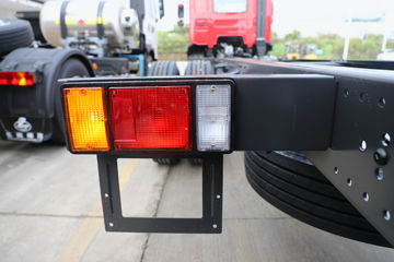 ������������M3V 240���� 4X2 8.3����������ʽ�ػ���ͼƬ