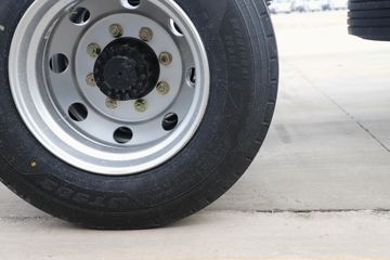 ������������M3V 240���� 4X2 8.3����������ʽ�ػ���ͼƬ
