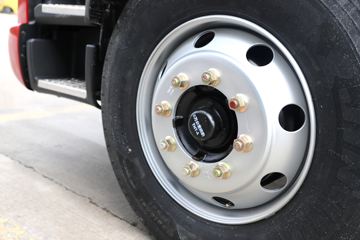 ������������M3V 240���� 4X2 8.3����������ʽ�ػ���ͼƬ