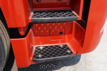 ��������HOWO TX7-N ��Ч�� 12.5L LNG 480���� 6X4 �й�����12�� ǣ����ͼƬ