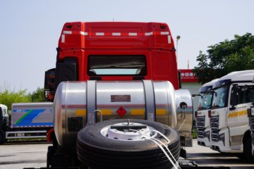 ��������HOWO TX7-N ��Ч�� 12.5L LNG 480���� 6X4 �й�����12�� ǣ����ͼƬ