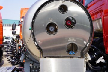 ��������HOWO TX7-N ��Ч�� 12.5L LNG 480���� 6X4 �й�����12�� ǣ����ͼƬ