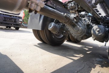 ��������HOWO TX7-N ��Ч�� 12.5L LNG 480���� 6X4 �й�����12�� ǣ����ͼƬ