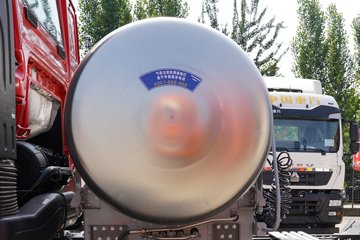 ��������HOWO TX7-N ��Ч�� 12.5L LNG 480���� 6X4 �й�����12�� ǣ����ͼƬ