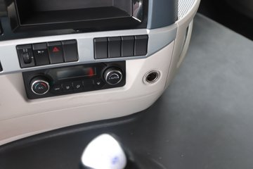 ������������H5 12.9L LNG 500���� 6X4 ��ʿ��12�� ǣ����ͼƬ