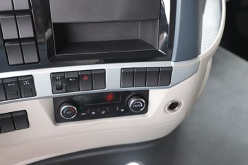������������H5 12.9L LNG 500���� 6X4 ��ʿ��12�� ǣ����ͼƬ