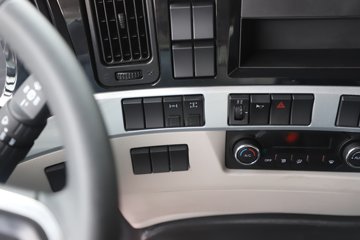������������H5 12.9L LNG 500���� 6X4 ��ʿ��12�� ǣ����ͼƬ
