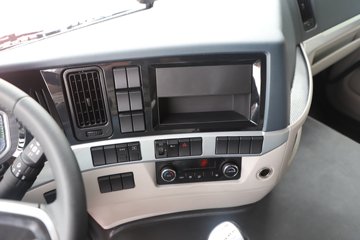 ������������H5 12.9L LNG 500���� 6X4 ��ʿ��12�� ǣ����ͼƬ