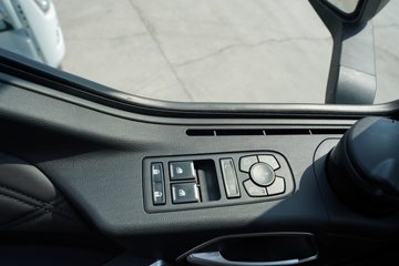 �����ǵ¿�SITRAK G5L 7.4L���� 330���� 4X2 �й�����10�� AMT�Զ��� 6.8�������ػ���ͼƬ