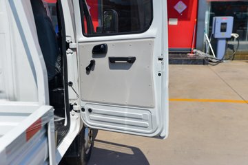 ������Խ��D3 ������ 1.6L���� 122���� ����5�� 2.71��˫������΢��ͼƬ