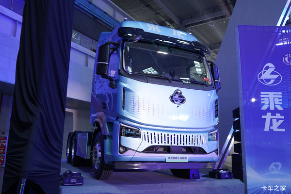 东风柳汽乘龙翼威5 超能版 6X4 纯电动牵引车 东风422kWh