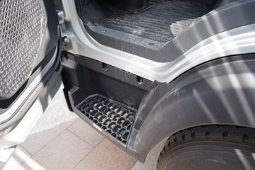 ����HOWO����H3 3L LNG 140���� ��ʿ��8�� 4.15�׵��������ῨͼƬ