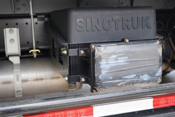 ����HOWO����H3 3L LNG 140���� ��ʿ��8�� 4.15�׵��������ῨͼƬ